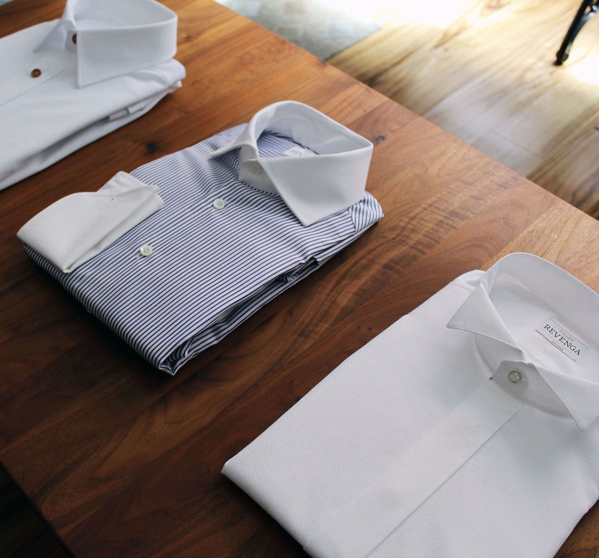 Chemise sur mesure | Chemise smoking | Chemise winchester | chemise polo | Revenga Chemisiers Genevois Section Elegance Intemporelle | Chemise sur mesure | Revenga Chemisiers Genevois