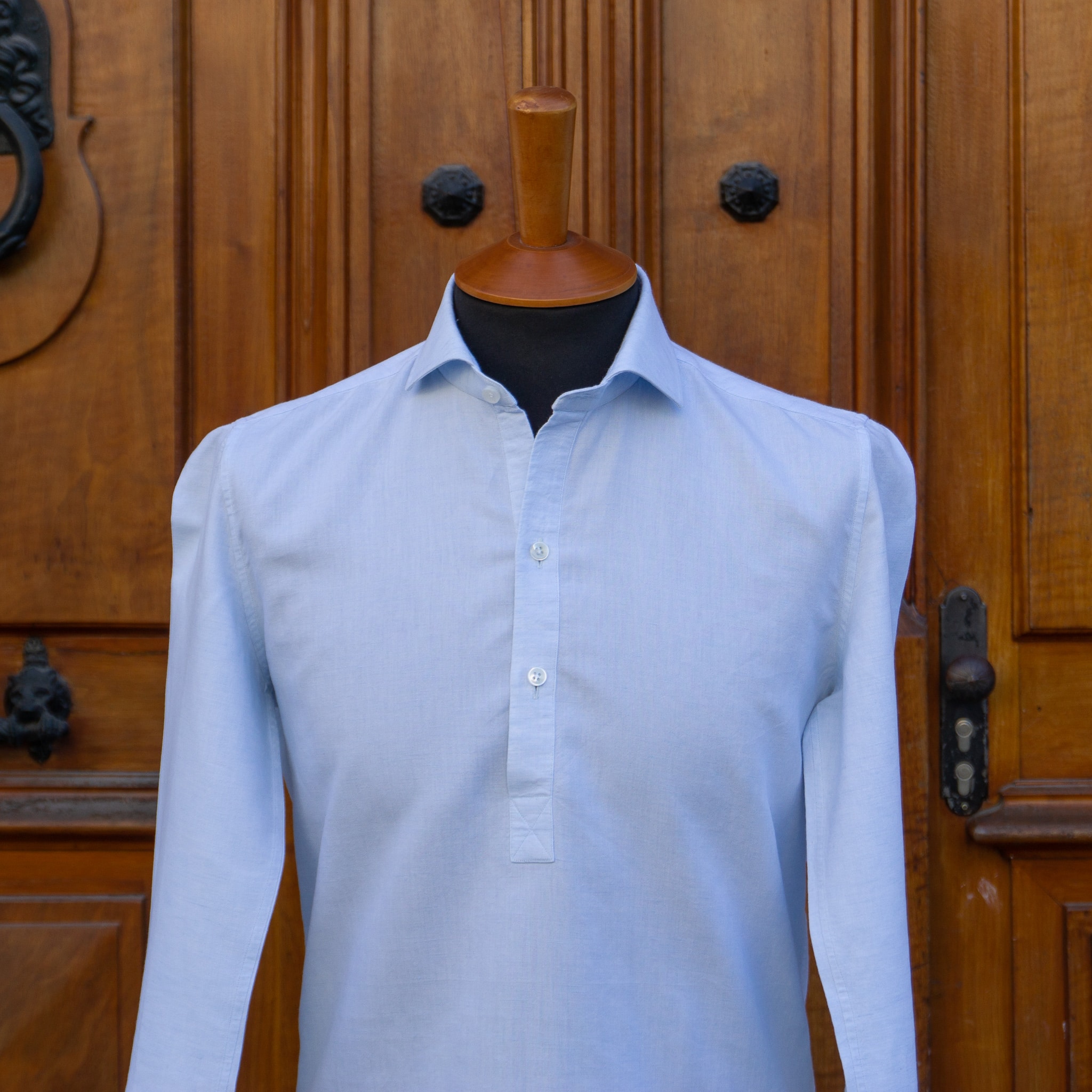 cotton and linen popover shirt - chemise polo vue buste - chemise sur mesure geneve - chemise polo - Revenga Chemisiers Genevois