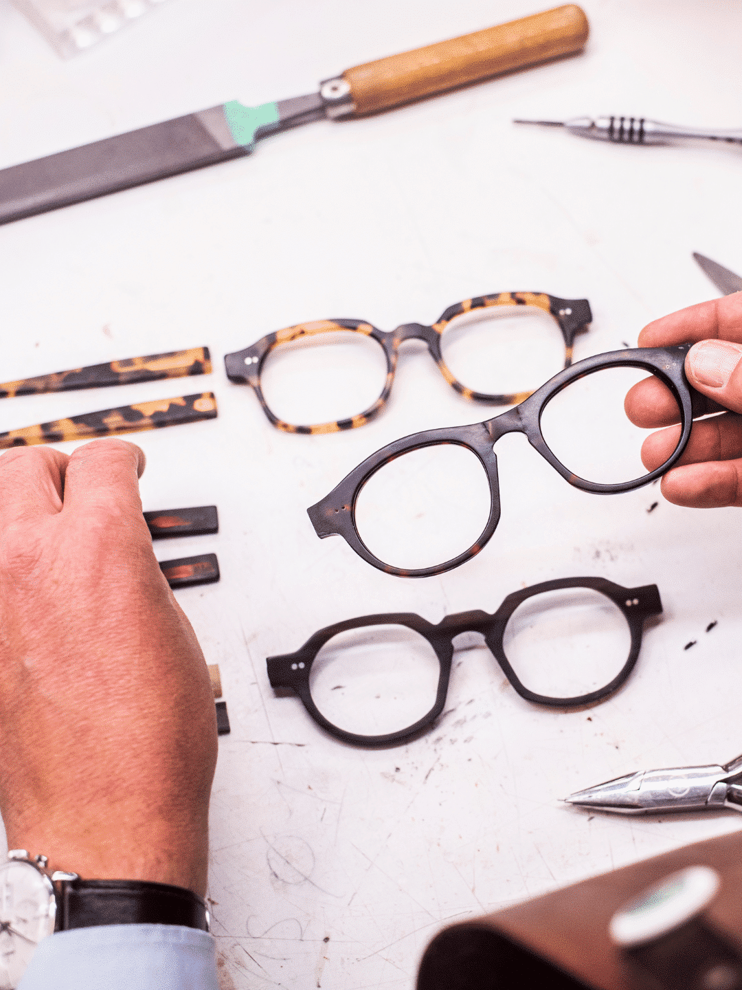 Lunetier Ludovic - lunettes sur mesure - Trunk Show à Genève - Revenga Chemisiers Genevois