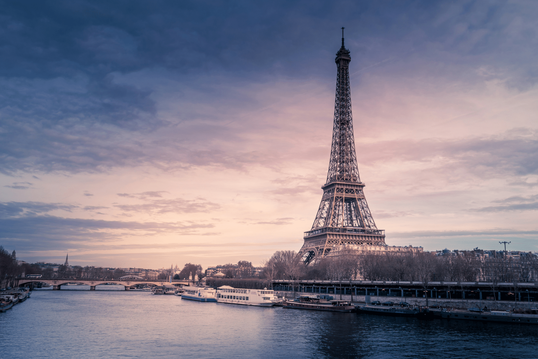Made-to-measure suits and bespoke shirts in Paris by Revenga Chemisiers Genevois